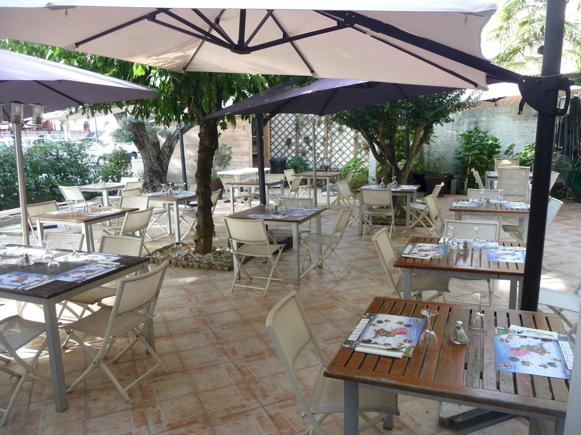 Vic-en-Bigorre Hotel Le Tivoli מראה חיצוני תמונה